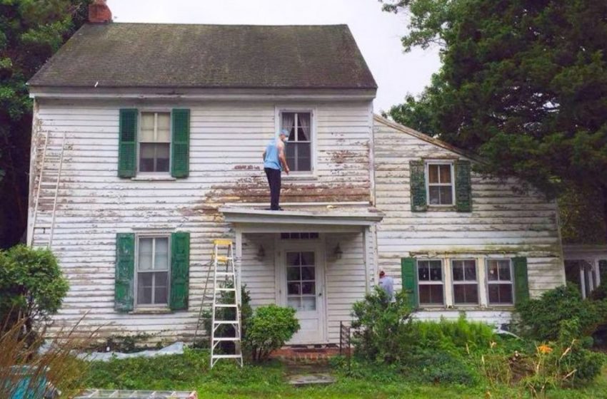  Съседите се събраха и поправиха къщата на пенсионера.