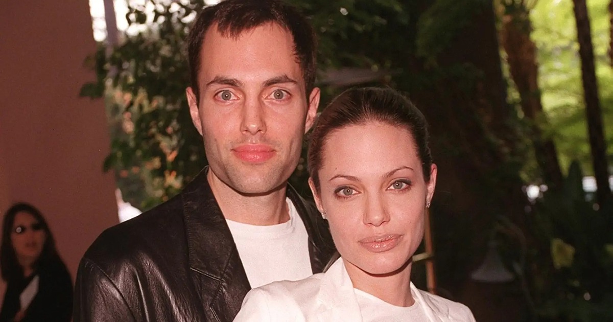 Не толкова красив: Какъв всъщност изглежда братът на Анджелина Джоли