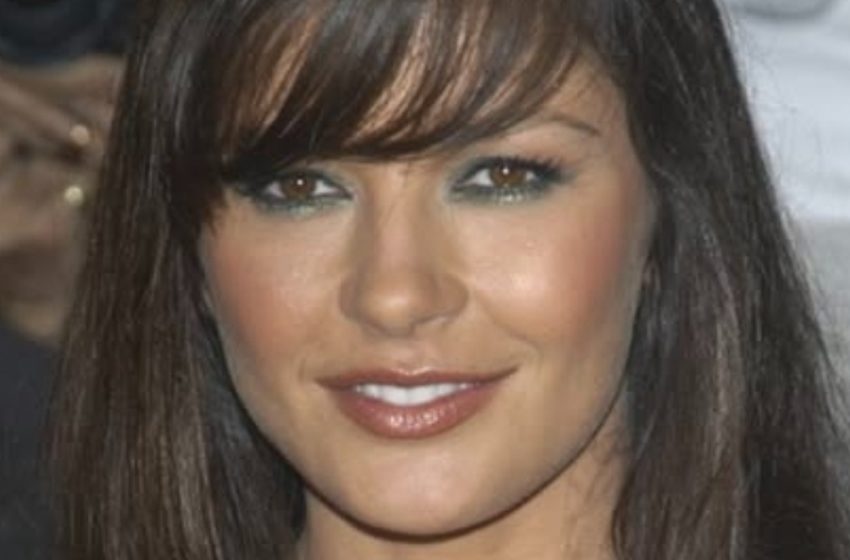  „Дъщерята на Катрин Зита-Джоунс носи емблематичната рокля на майка си и изглежда точно като нея!“: Вижте снимките!