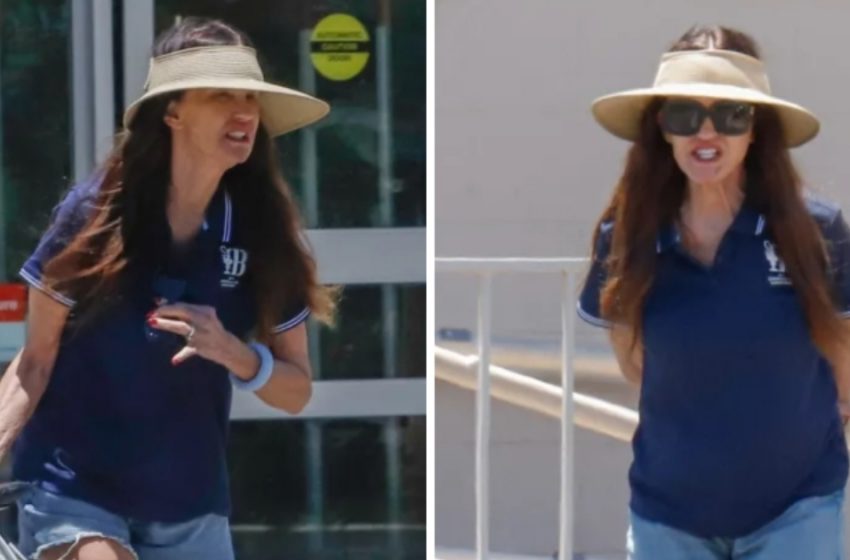  Le supermodel des années 80 fait tourner les têtes à Los Angeles avec un nouveau look méconnaissable ! : Pouvez-vous deviner de quelle icône il s’agit ?