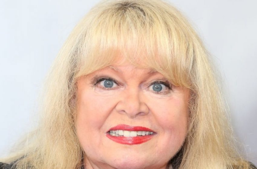  Тя завладя света през 70-те!: Сега на 77 години, само истинските фенове могат да я разпознаят само по очите ѝ!