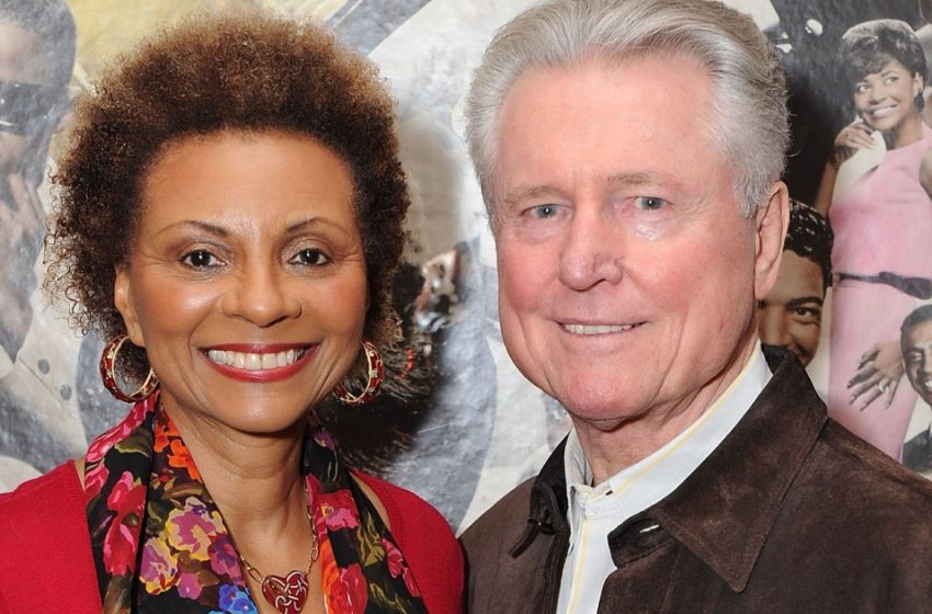  Любов, която предизвика десетилетия предразсъдъци: Техният междурасов брак все още процъфтява!