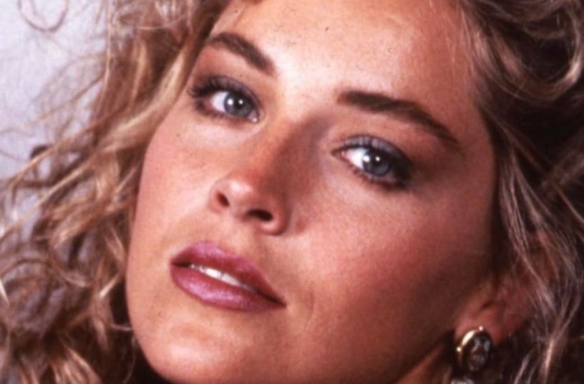  67 години и все още смела: Дръзките снимки на Шарън Стоун в бански, които разделиха феновете!
