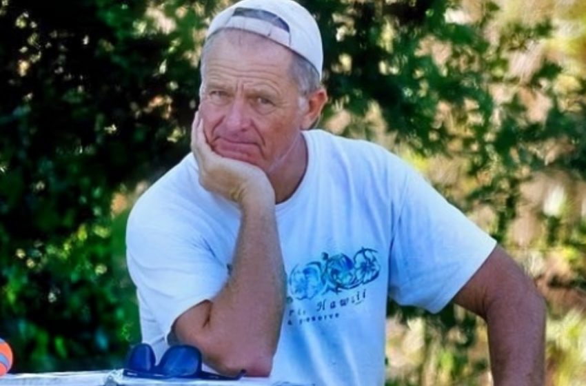  Музикалната звезда от 80-те е забелязана с класическия си автомобил!: Кой е той?