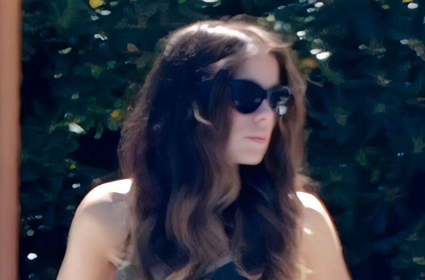  Непроменената ѝ красота продължава да пленява на 51 години!: Можете ли да познаете коя е тази звезда?