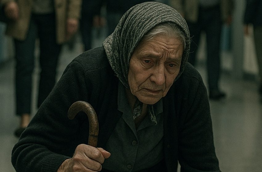  Баба падна насред магазина. Всички просто гледаха, а само едно момиче спря, за да ѝ помогне.