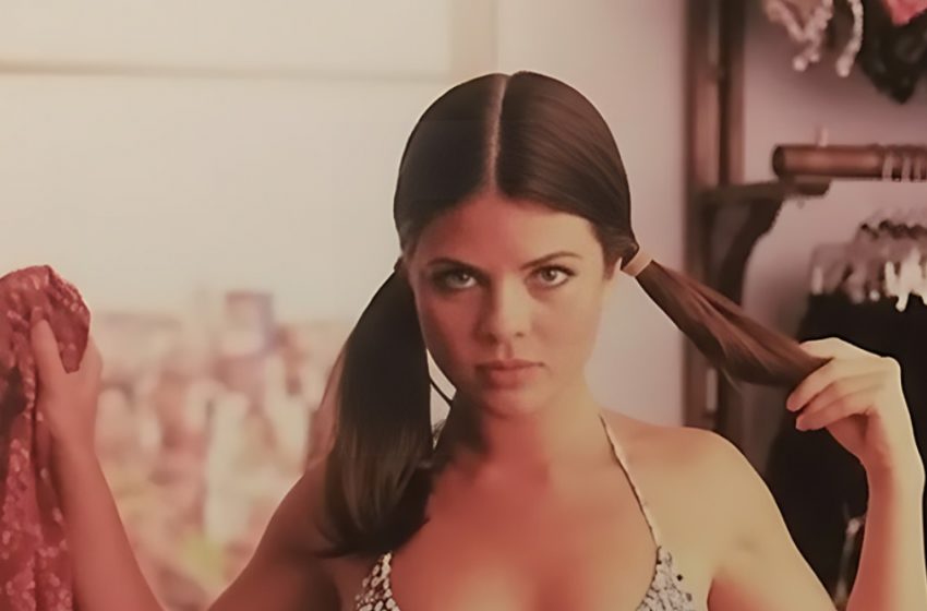  Разпознавате ли я?: Родената в Ню Йорк телевизионна звезда, която премина от дневни драми до славата с червен бански през 90-те!