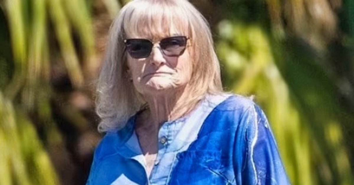 Бившата съпруга на покойната легенда се появи отново на 66 години след битка с рак – почти е неузнаваема: Можете ли да познаете коя е тя?